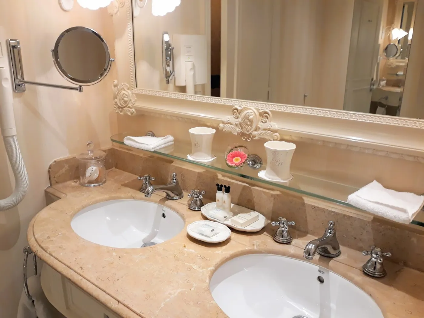 Disneyland Hôtel, Paris