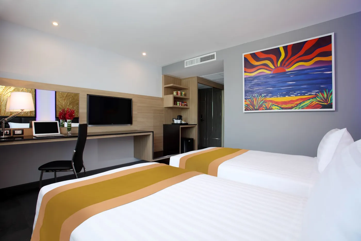 Nova Express Pattaya, Pattaya
