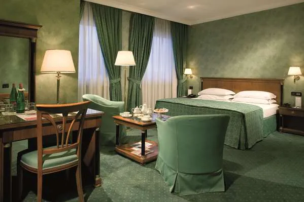 Ramada by Wyndham Naples, Naples
