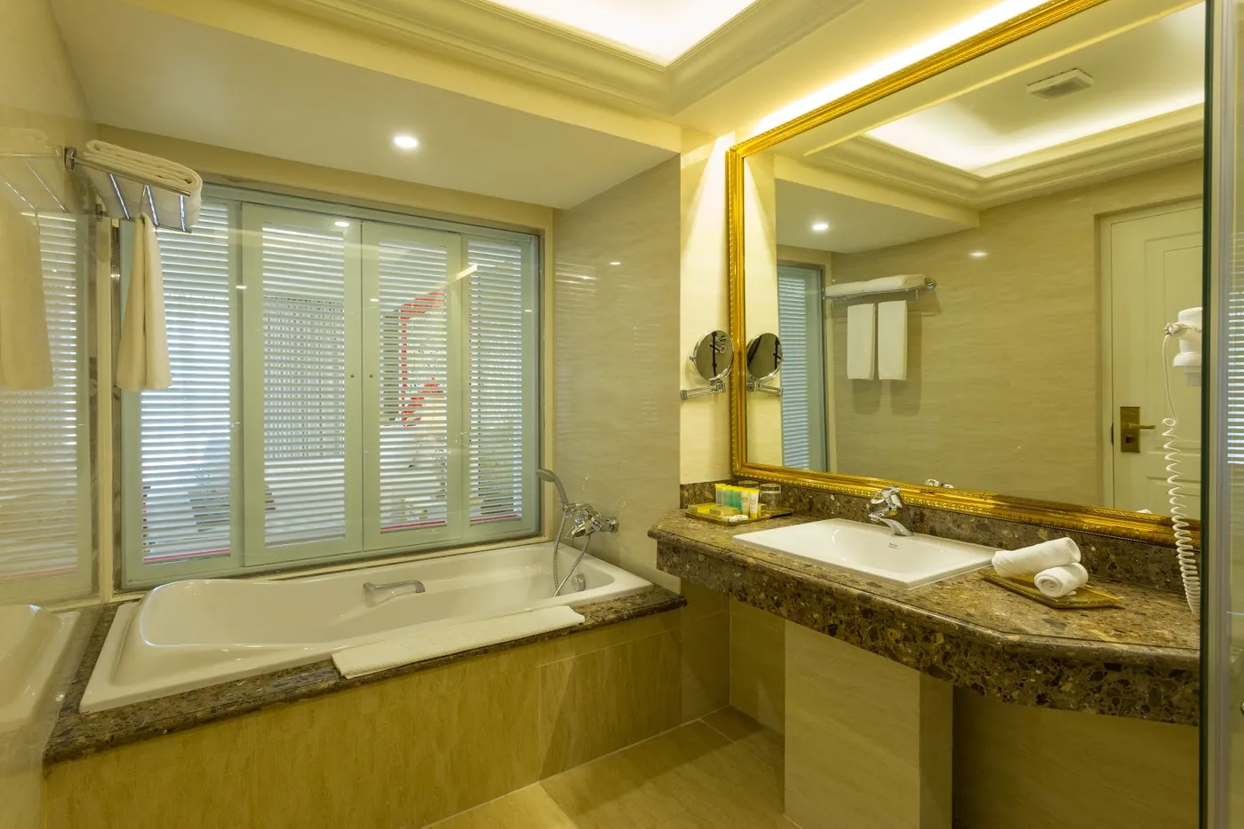 The Grand Kandyan Hotel, Kandy