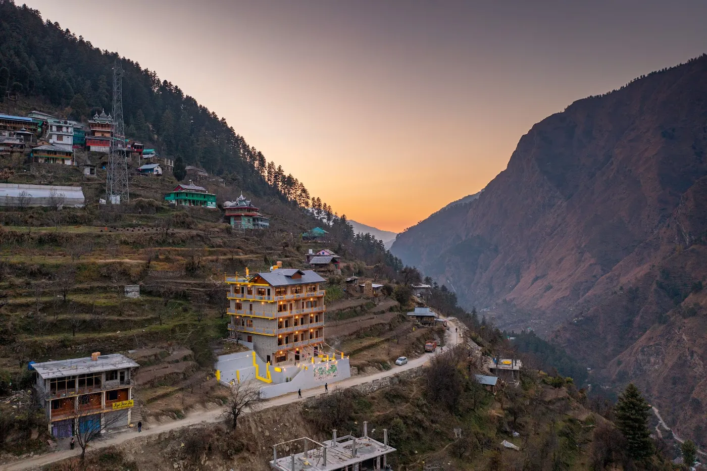 The Hosteller Tirthan Valley, Tirthan Valley