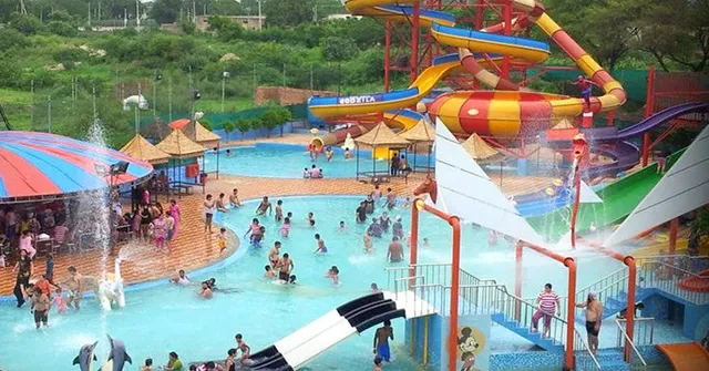 New Delhi: Night Waterpark Adventure