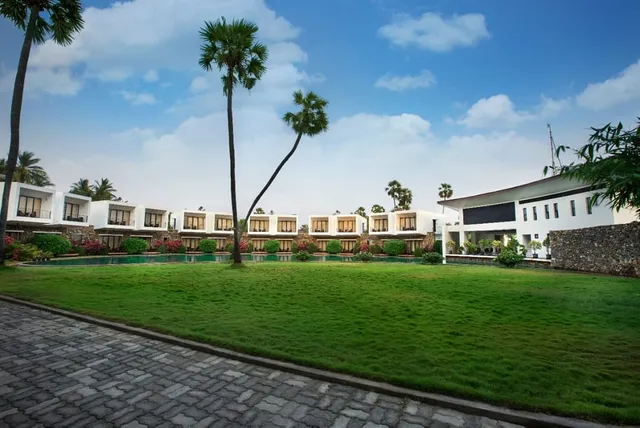 Anora Beach Retreat: Sun-Kissed Shores & Thrills