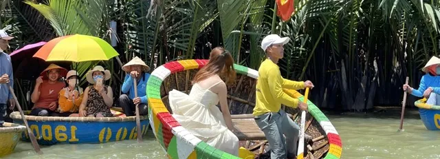 Coconut basket boat ride