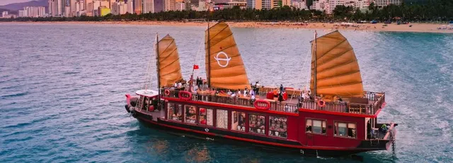 Nha Trang: Sunset Serenade Dinner Cruise