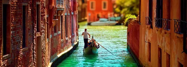 Venice: Romantic Gondola Escape