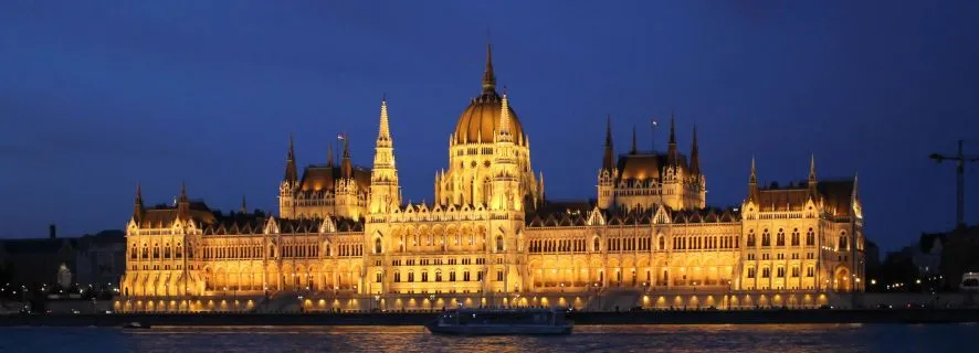 Budapest: 1-Hour Evening Sightseeing Cruise with Drink, Budapest