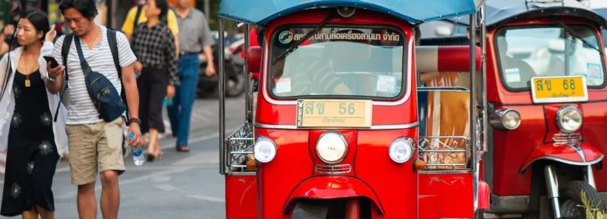 Tuk-Tuk Night Tour with Temples and Street Food, Chiang Mai