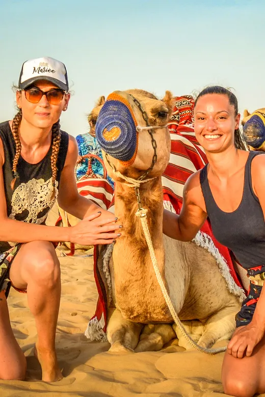 Abu Dhabi: Sunrise Dunes & Desert Adventure