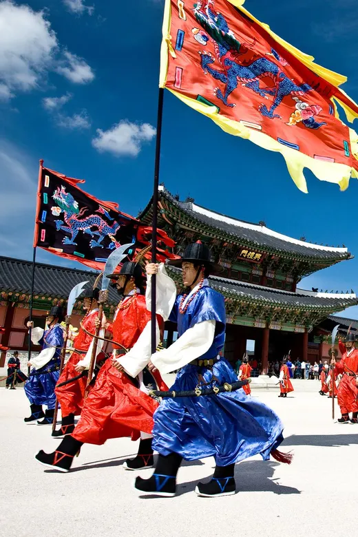 Seoul: Gyeongbok Palace, Bukchon Village, and Gwangjang Tour, Seoul