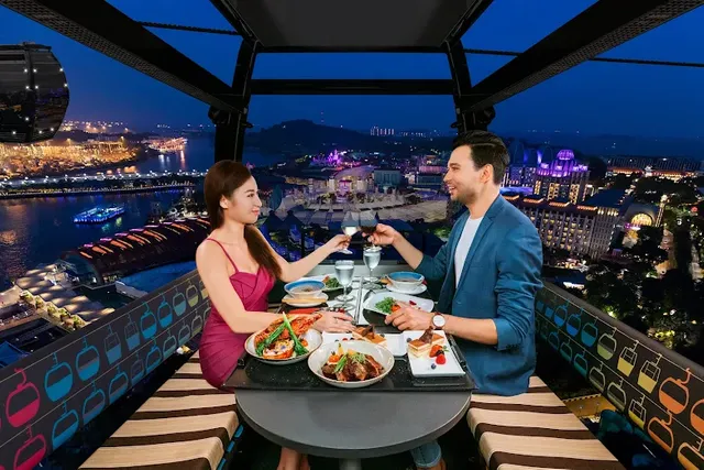 Singapore: Sky Dining & Sunset Adventure