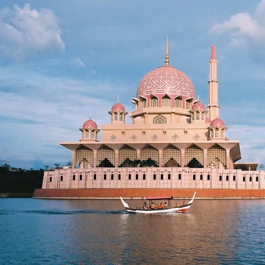 Putrajaya Tour with Traditional Boat Cruise, Kuala Lumpur