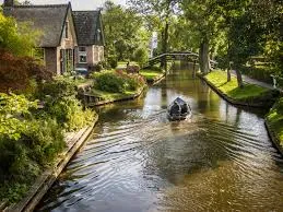 Giethoorn: Enchanting Waterway Escape, Amsterdam