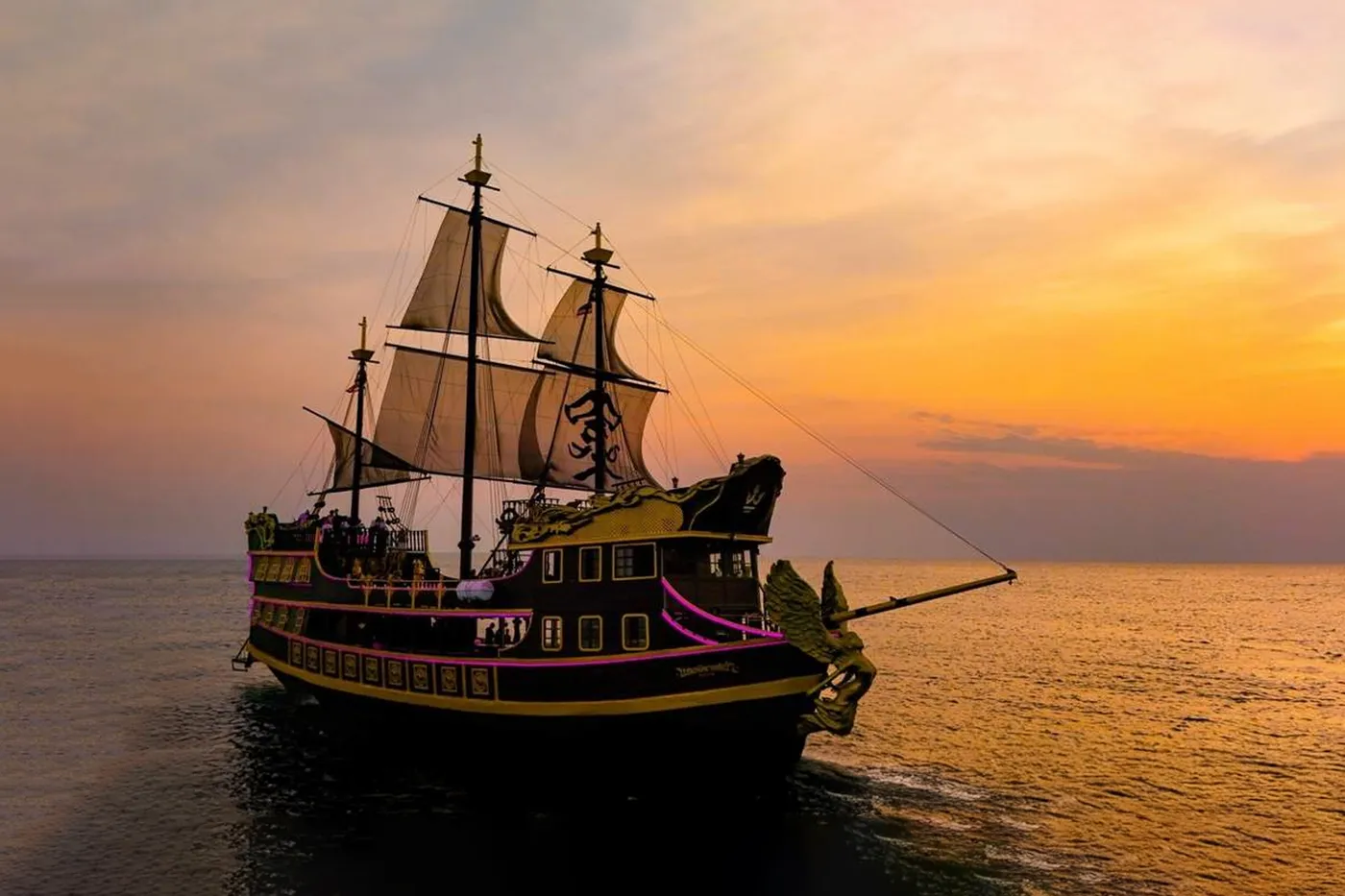 Koh Larn Pirate Cruise with Transfer & Activities, Pattaya