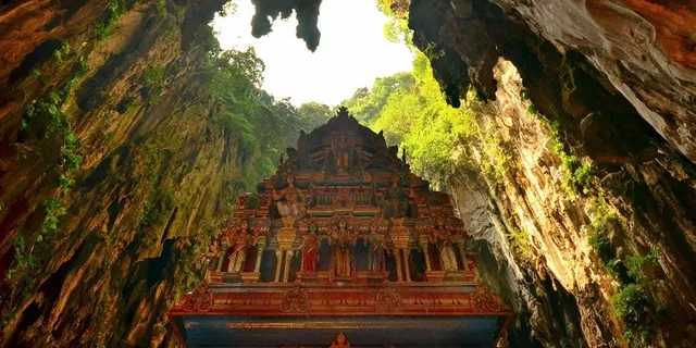 Kuala Lumpur: Forest & Batu Caves Exploration