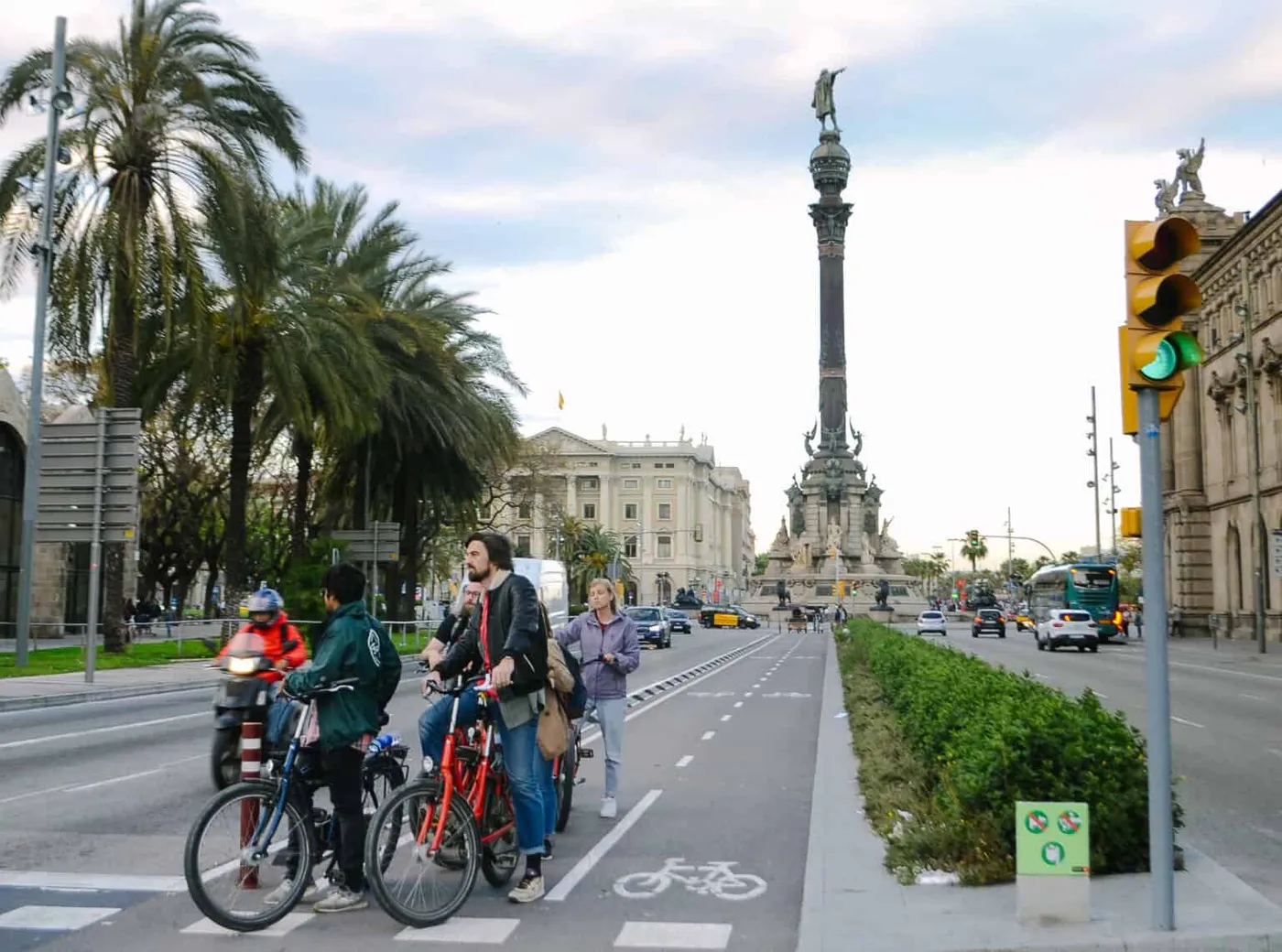 Barcelona: Evening Lights & Tapas by Bike, Barcelona