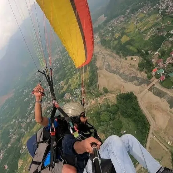Sky-High Paragliding Over Scenic Views, Srinagar