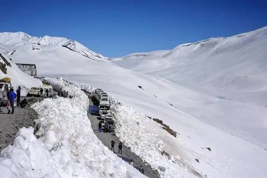 Rohtang Pass: Himalayan Snow & Adventure, Manali