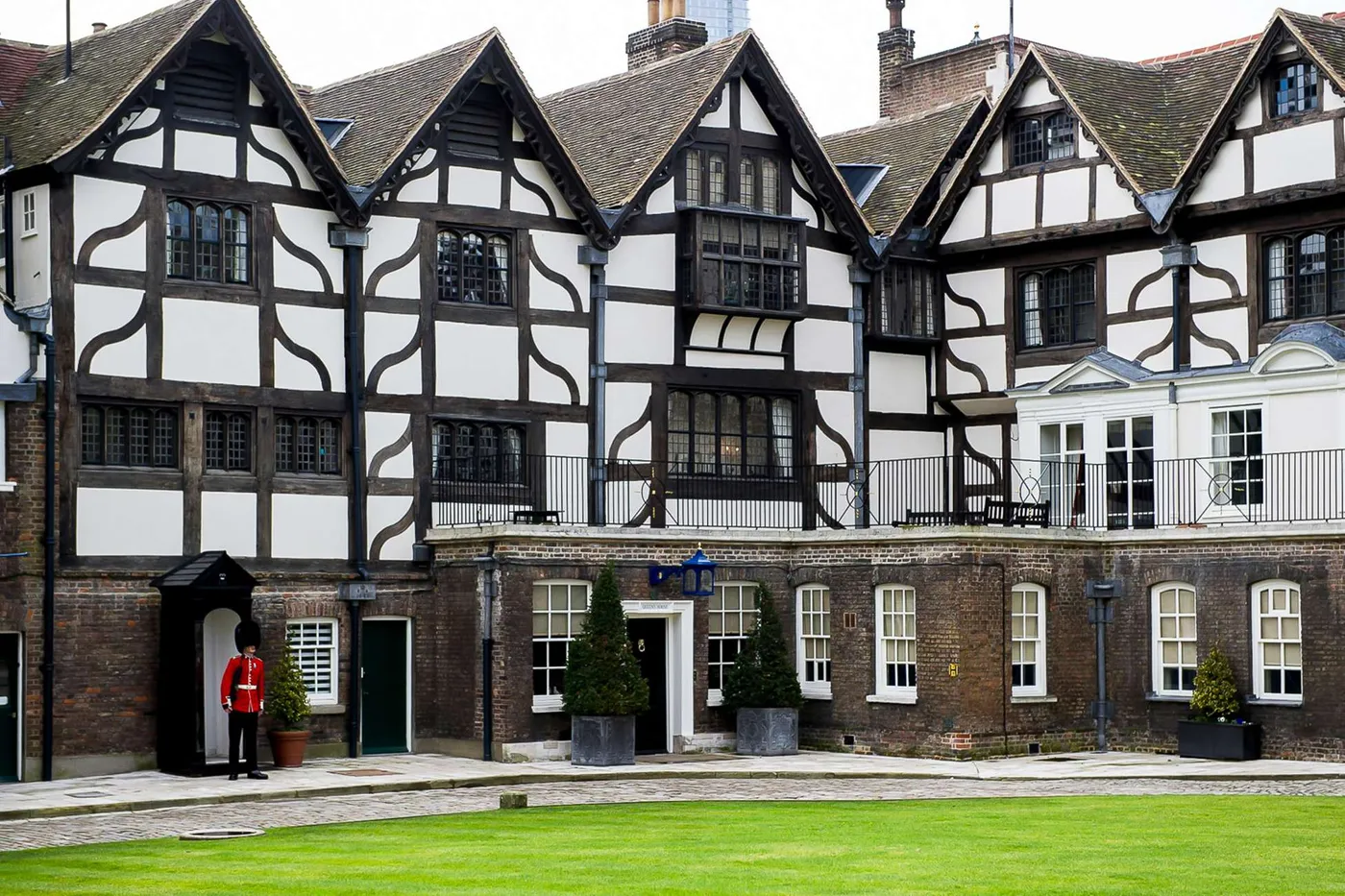 London: Tower & Crown Jewels Heritage Tour, London