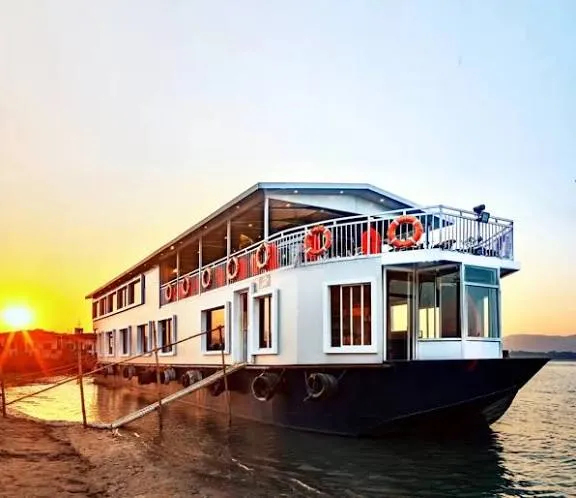 Brahmaputra Picnic Cruise: Riverside Retreat, Guwahati