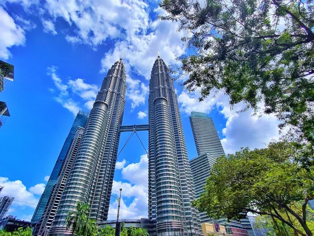 Kuala Lumpur: Petronas Twin Towers Sky-High Experience