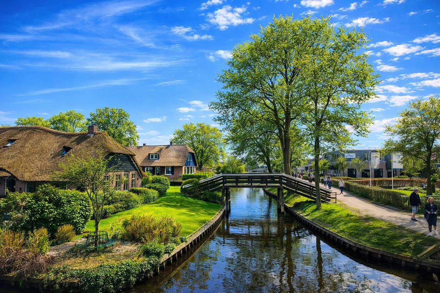 Amsterdam: Giethoorn Enchanting Village & Canal Adventure, Amsterdam