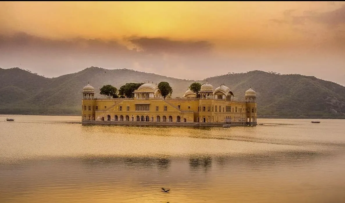 Explore Jal Mahal, Jaipur