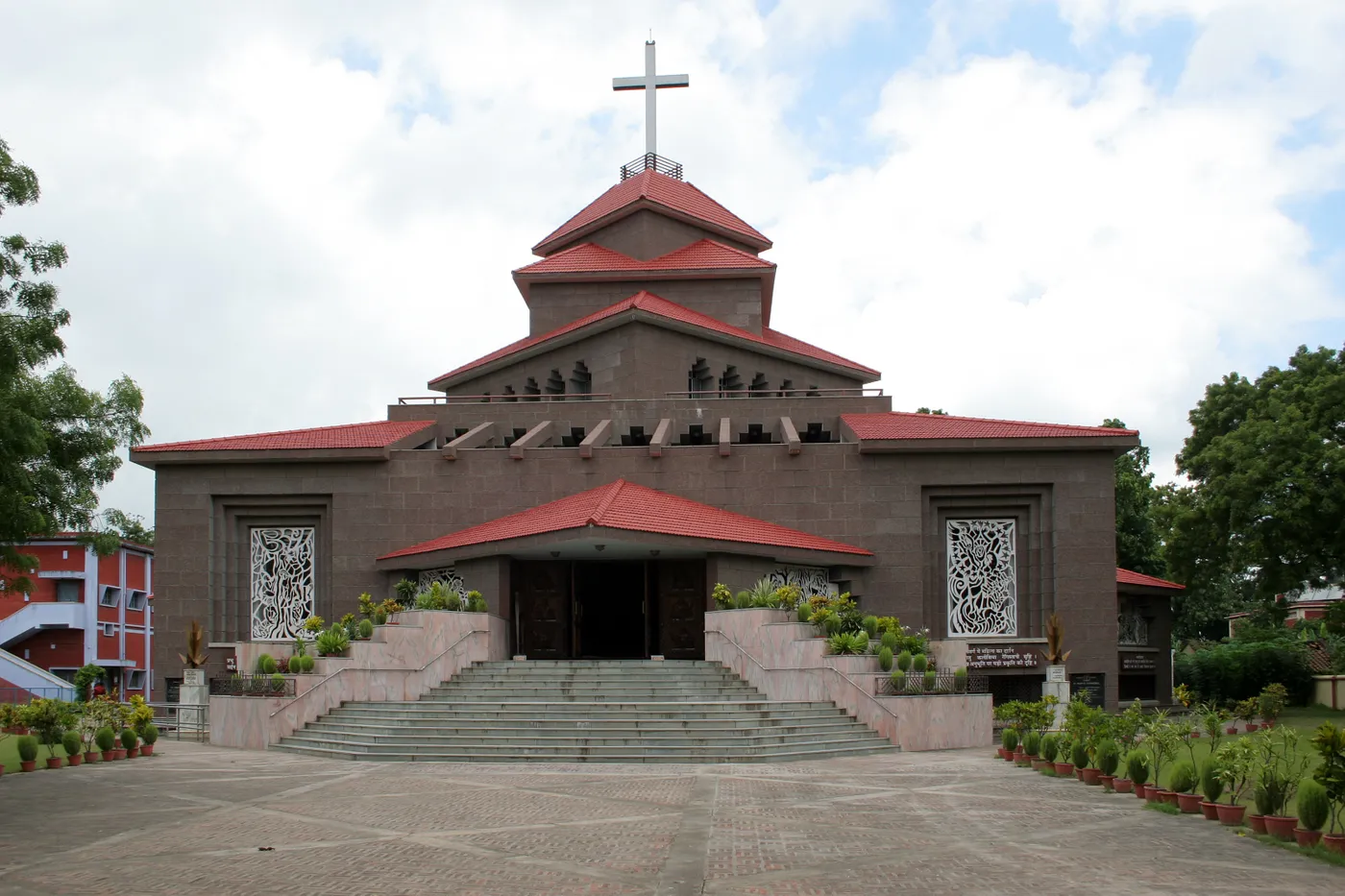 Visit St. Mary's Cathedral, Varanasi
