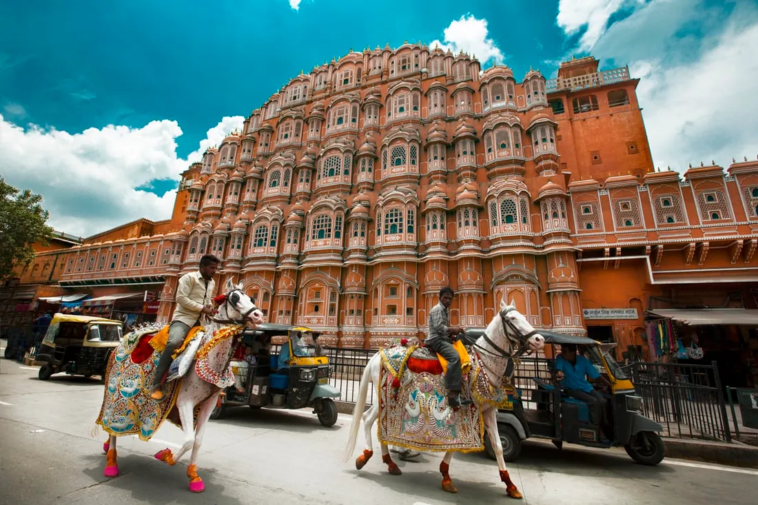 Explore Hawa Mahal, Jaipur