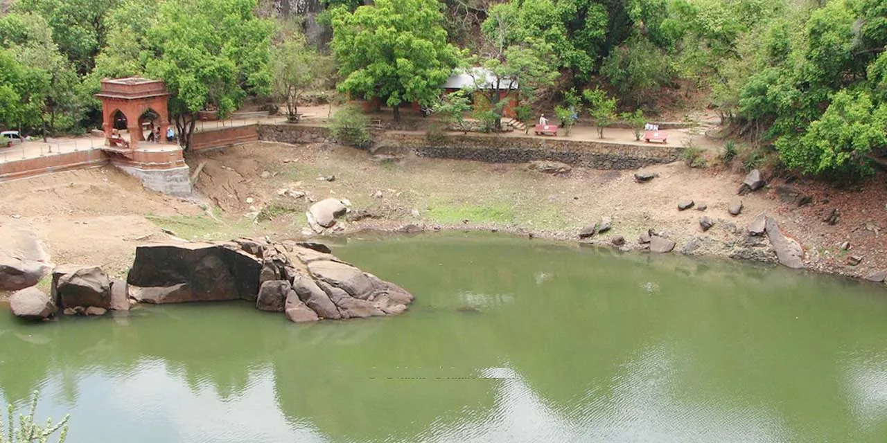 Trevors Tank, Mount Abu