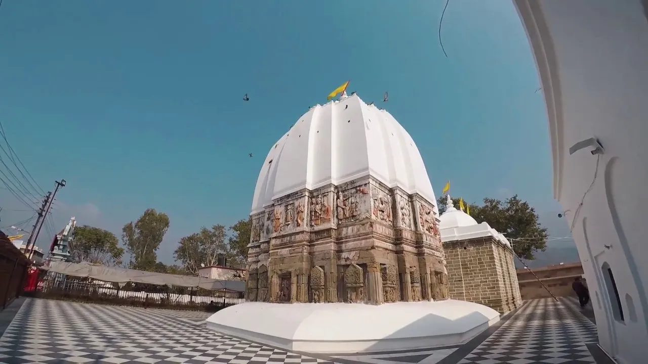 Visit Bharat Mandir, Rishikesh