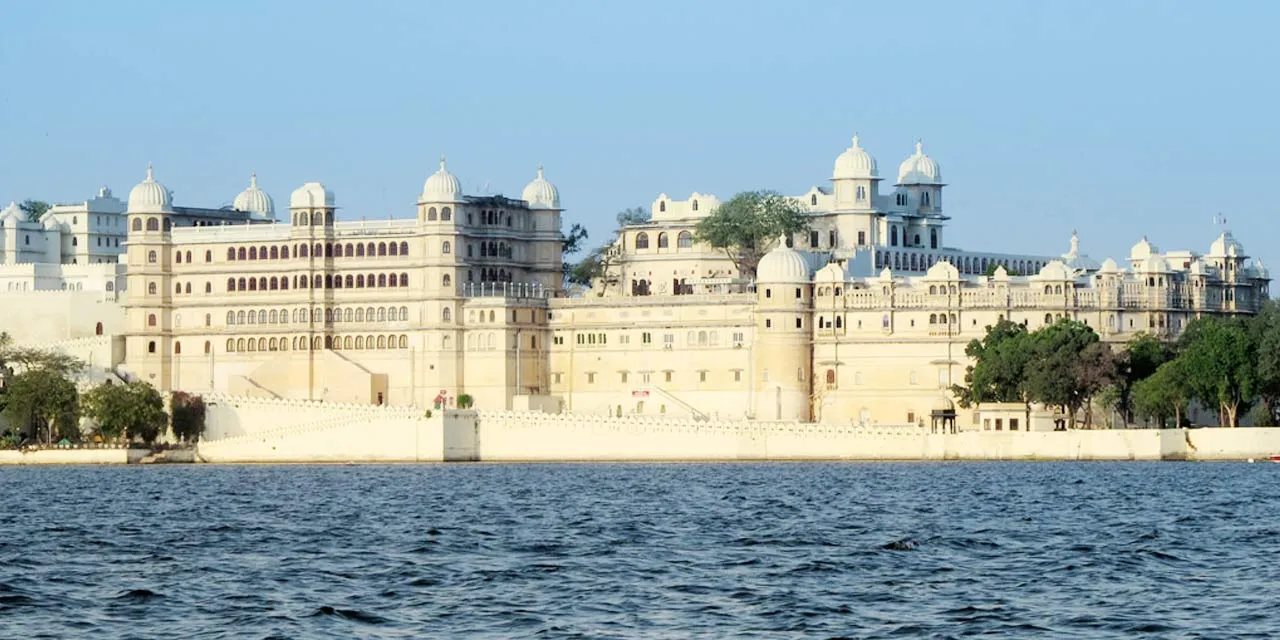 Explore Fateh Prakash Palace, Udaipur
