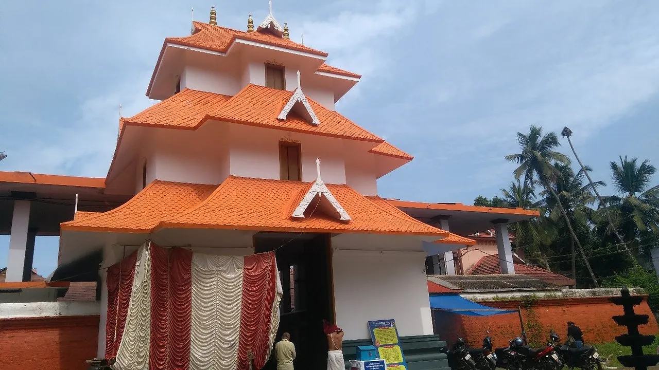 Explore Parthasarathy Temple, Guruvayur