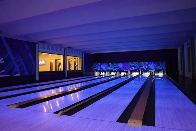 Game & Entertainment Centers