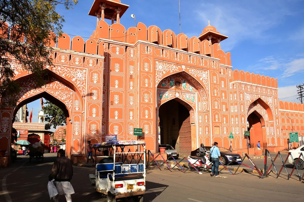 Explore Chand Pol (Moon Gate), Jaipur