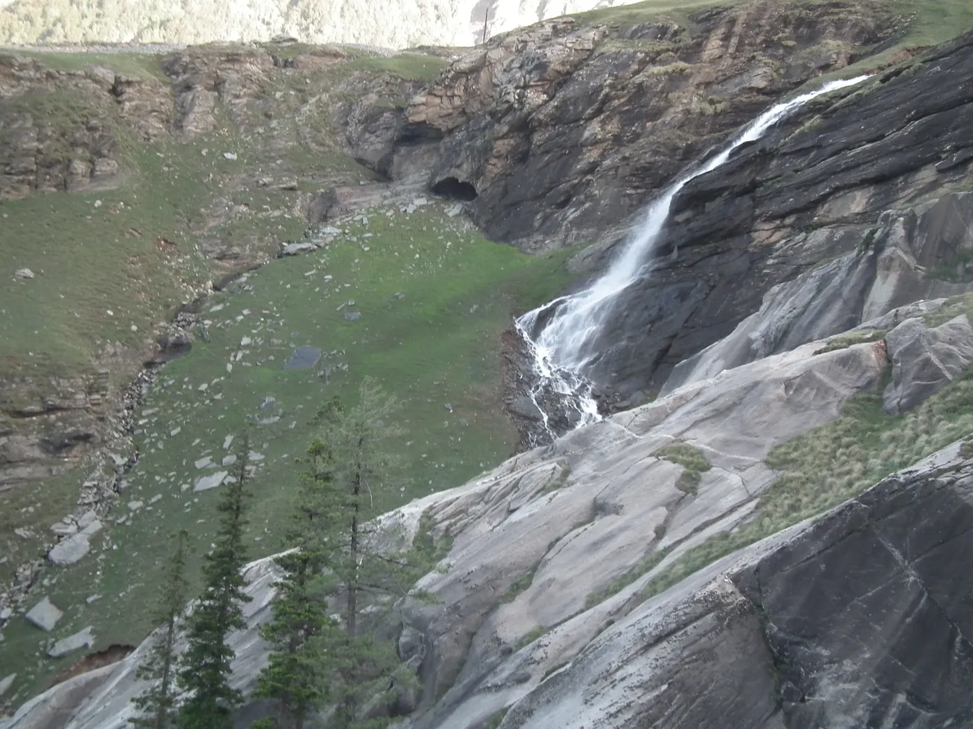 Explore Rozy Falls, Chandratal