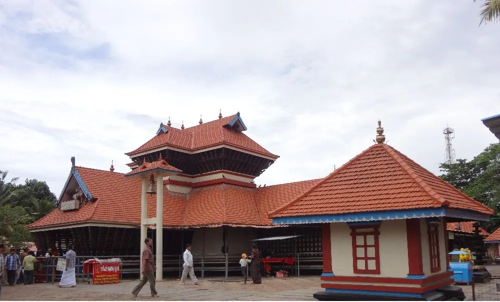 Visit Chakkulathukavu Temple, Alleppey