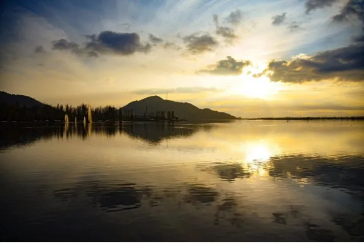 Explore Dal Lake, Srinagar