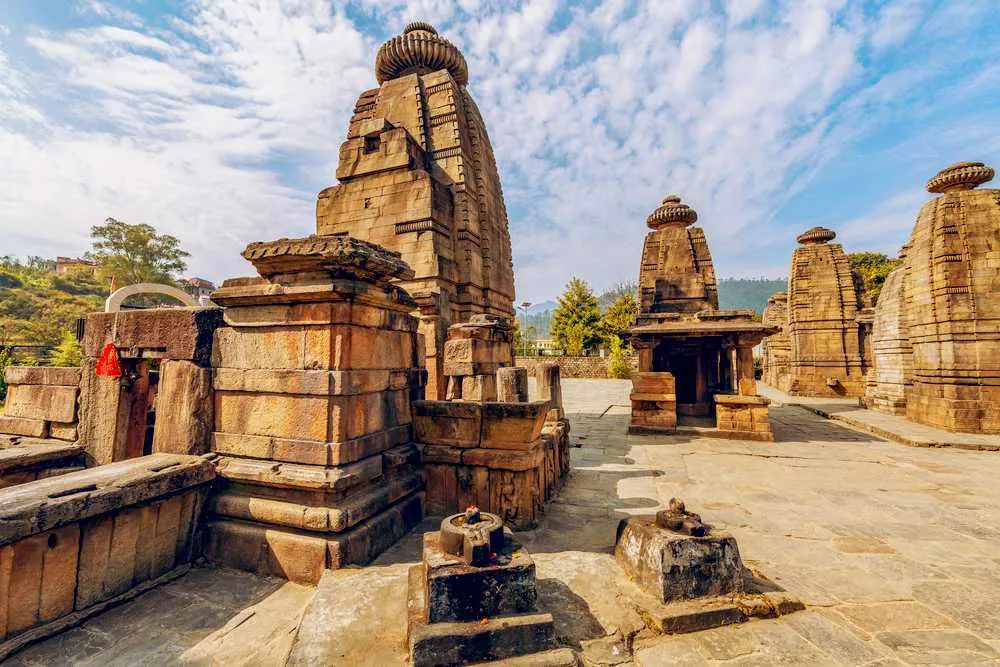 Bajinath Mandir, Bir Billing