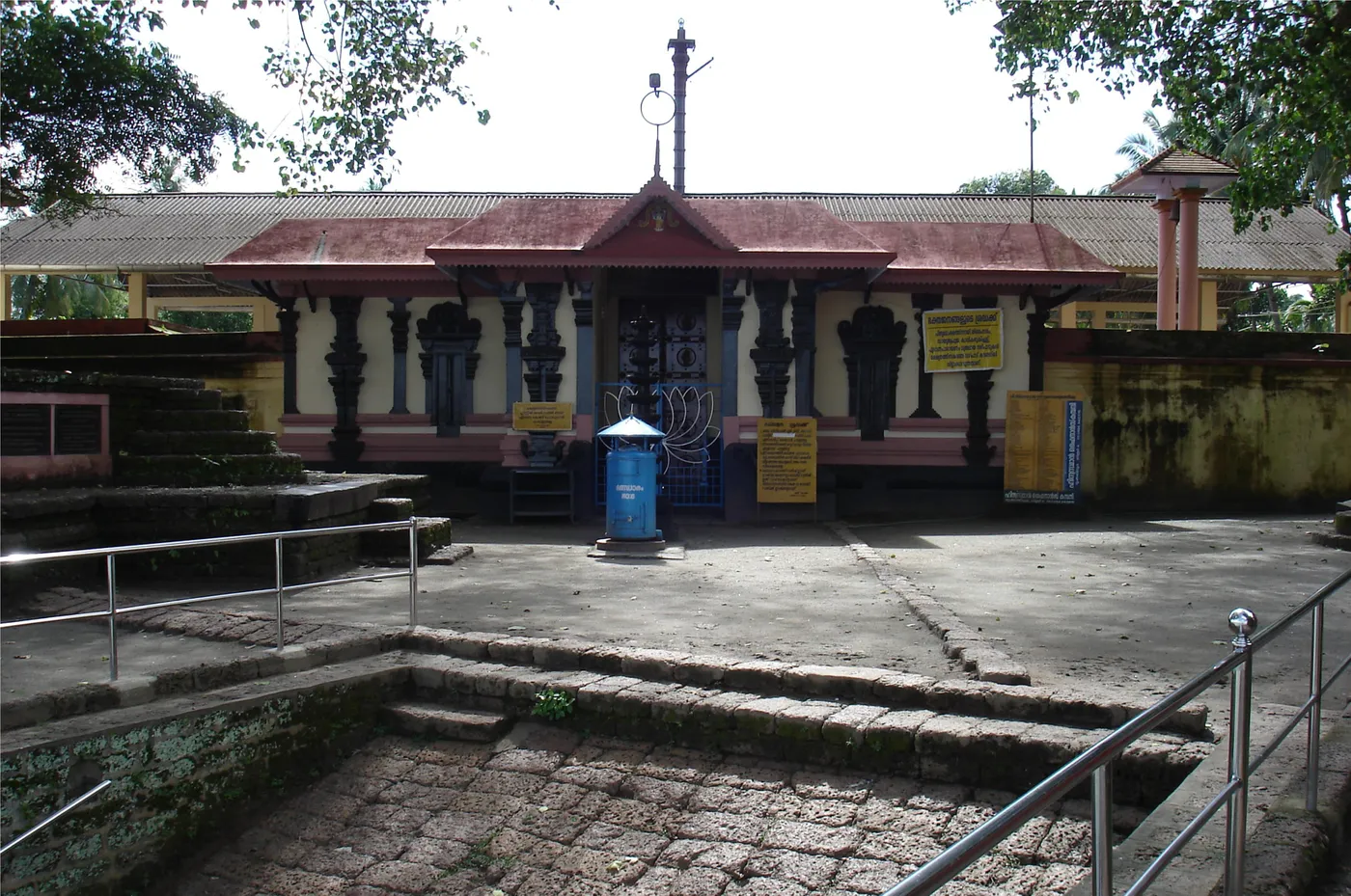 Explore Nava Mukunda Temple, Guruvayur