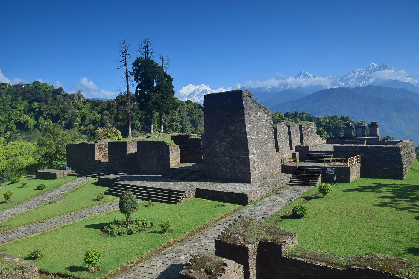 Explore Rabdentse Ruins, Pelling