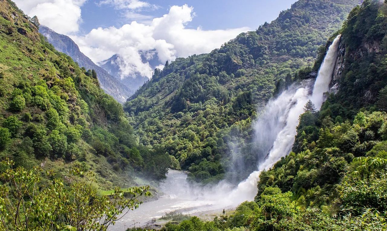 Nuranang Falls, Tawang