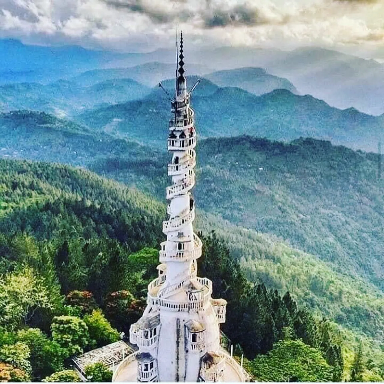 Explore Ambuluwawa Tower, Kandy