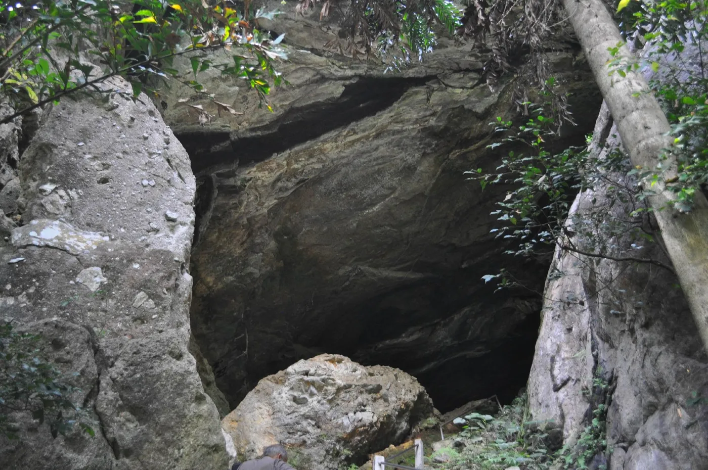Ravana's Cave, Ella