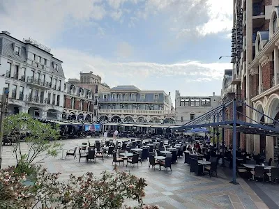 Batumi Piazza: Romantic European Charm, Batumi