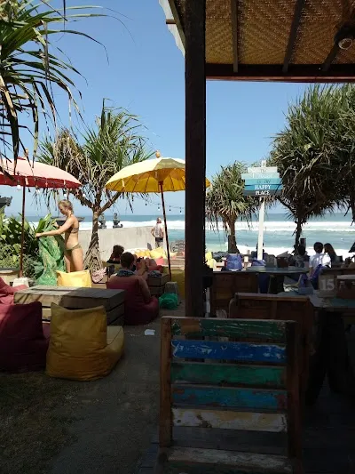Batu Bolong Beach Cafe: Sunset & Love, Canggu