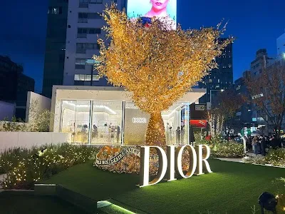 Check out OMOTESANDO CROSSING PARK, Tokyo