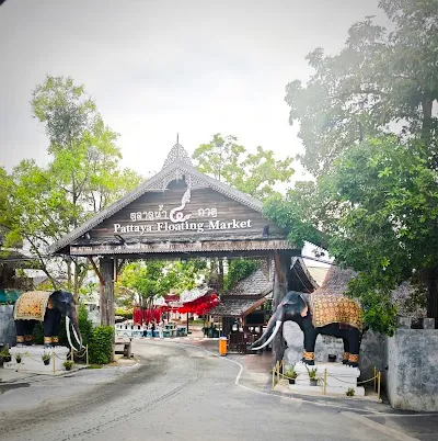 Explore Pattaya Floating Market, Pattaya