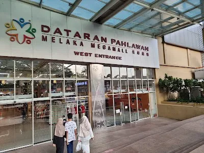 Dataran Pahlawan Melaka Megamall, Malacca