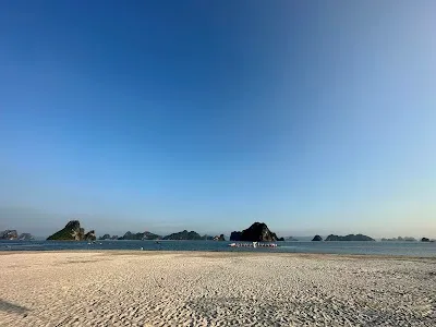 Phuong Dong Wonder Island beach, Ha Long Bay